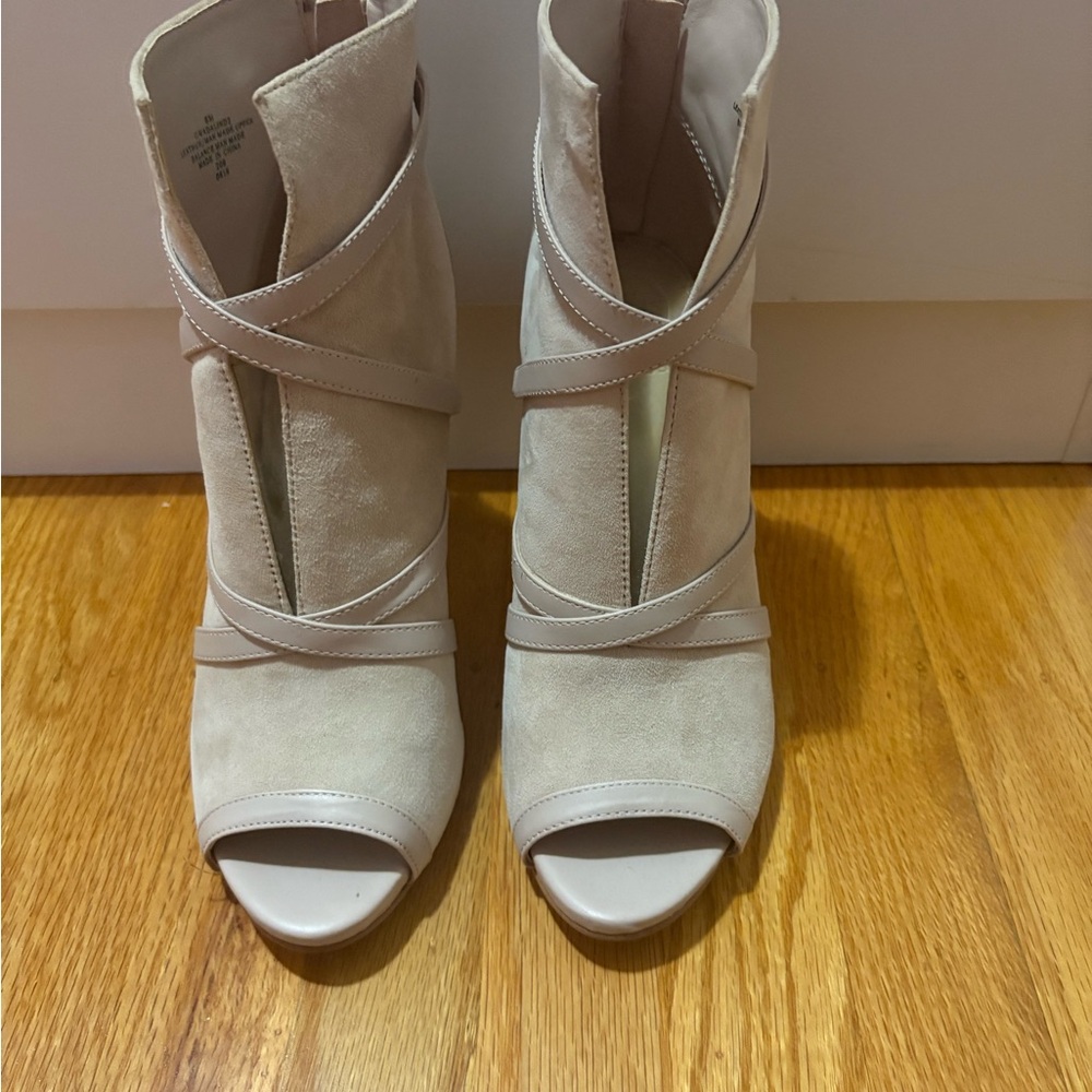 G by Guess Cream Peep-Toe Heels